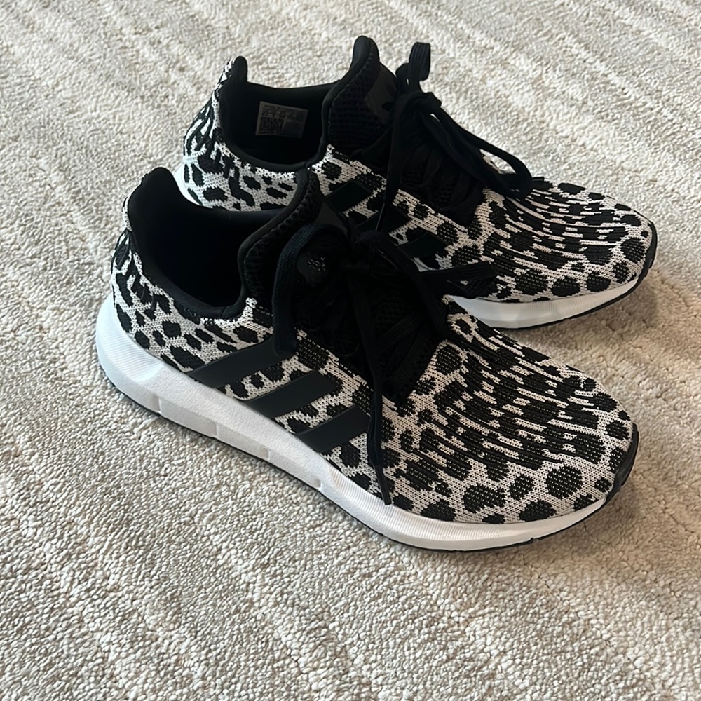 Women’s adidas Swift run tennis shoes